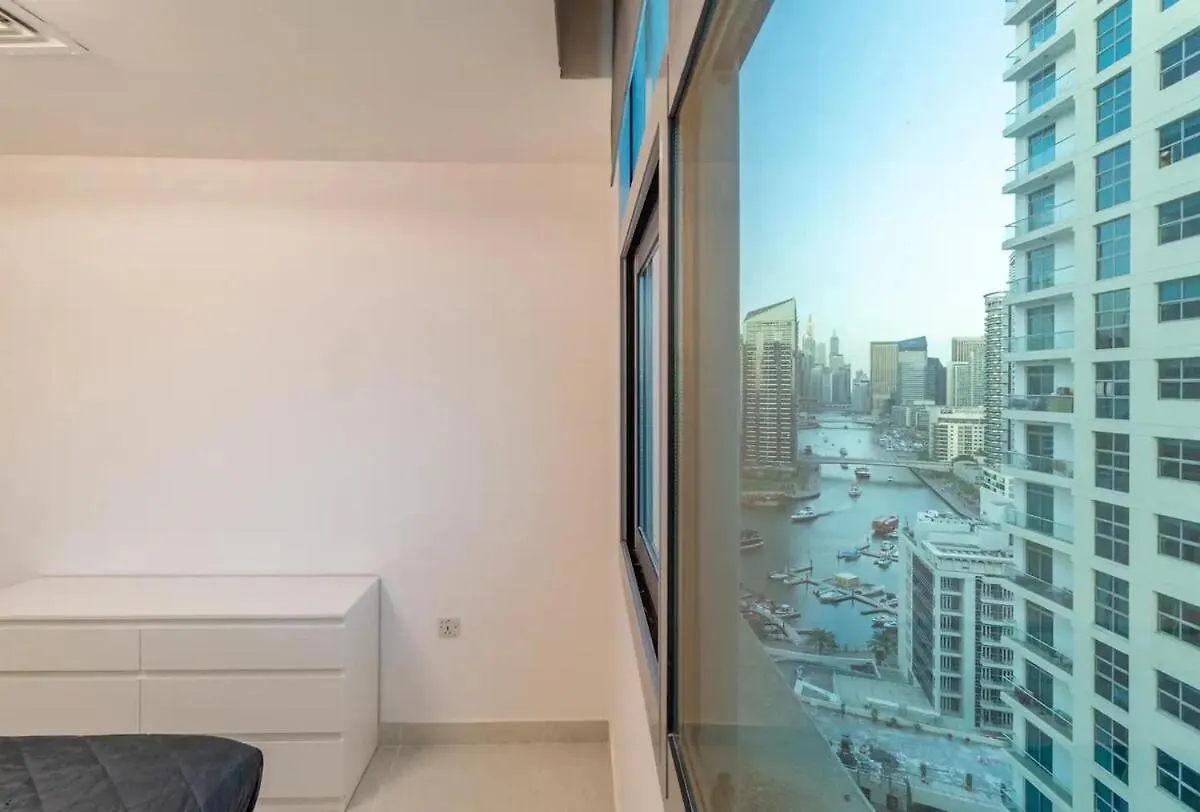 Minimalist High Floor Sea View 3 Bedroom In Marina Dubai Apartment