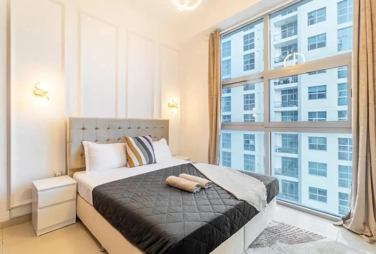 Minimalist High Floor Sea View 3 Bedroom In Marina Dubai Apartment